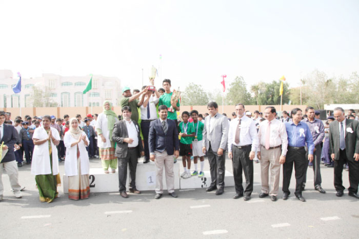 Overall champion Green House celebrates with guests and officials.