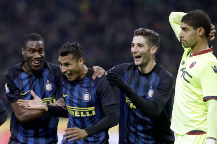 Inter Milan’s Jeison Fabian Ceron Murillo (2nd L) celebrates with teammates after scoring during the Italian Cup match against Bologna in Milan Tuesday. - AP