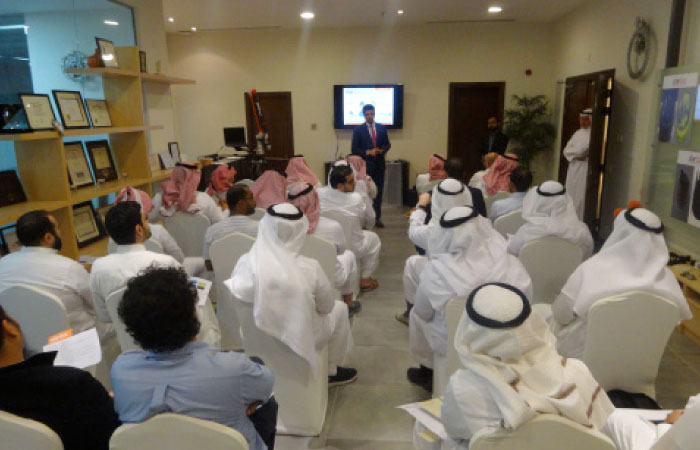 Dr. Hashim Al-Zain, director of engineering at DarTec, a consultancy specialized in reverse engineering, hosts a workshop on localization