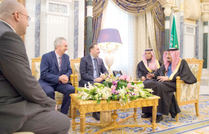 King receives Deputy PMs of Serbia and Bosnia