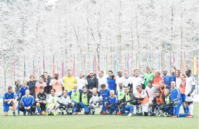 FIFA President Gianni Infantino (C) poses with Legends football players for a group picture after a FIFA Legends football game ahead of The Best FIFA Football Awards 2016 at the FIFA’s headquarters in Zurich Monday. — AFP