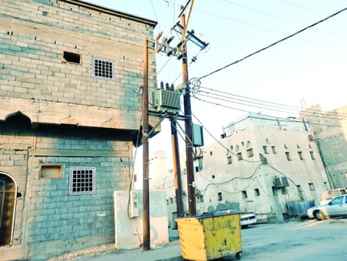 A electricity transformer installed close to a residential building in Balad area of central Najran. — Okaz photo