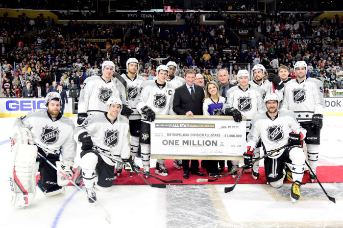 Metropolitan Division All-Stars players pose with head coach Wayne Gretzky after defeating the Pacific Division All-Stars 4-3 in the 2017 Honda NHL All-Star Tournament Final at Staples Center in Los Angeles, California, Sunday. - AFP
