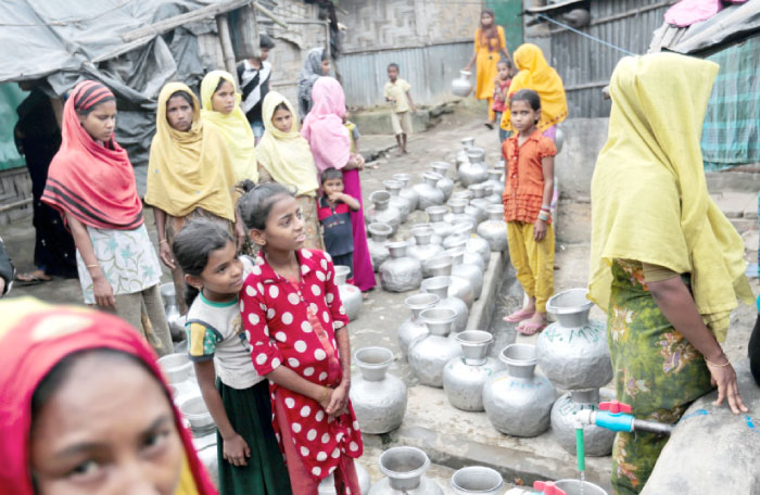 Rohingya women and children wait in a queue to collect water at the Leda camp, an unregistered camp for Rohingya in Teknaf, near Coxr’s Bazar, a southern coastal district about, 296 km south of Dhaka, Bangladesh, in this Dec. 3, 2016 file photo. — AP