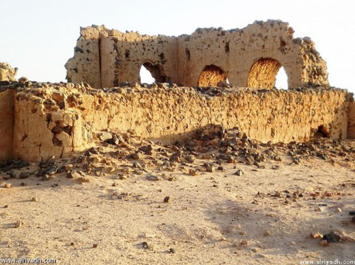 The Marid Palace is now covered with dust and some of its parts have disappeared. Only some walls and pillars of the palace are now existent. — Okaz photo