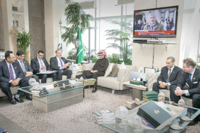 Prince Alwaleed receives Canadian delegation