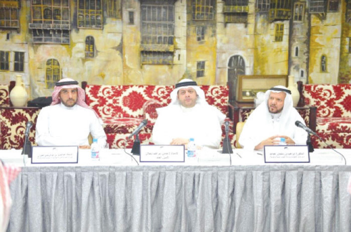 From right: Ibrahim Abdullah, head of the information center at the Ministry of Municipal and Rural Affairs; Hassan Dahlan, Vice Secretary General. Jeddah Chamber of Commerce and Industry; Abdul Aziz Al-Omran, head of the license department at the Ministry of  Municipal and Rural Affairs