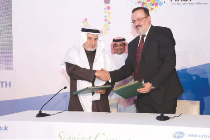 Dr. Alaa Gamal (right), Pfizer Innovative Health Cluster Lead of Saudi Arabia, shakes hands with Dr. Hamad Al Khamees, General Manager, Saudi Arabia Tabuk Pharmaceuticals after the signing of agreement