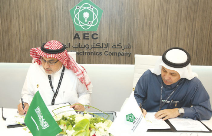 Dr. Sami M. Alhumaidi, PSATRI’s Managing Director  and Eng. Mohammed Al-Khalifah, SVP & General Manager of AEC sign the MOA