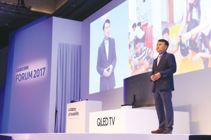 Choong Ro Lee, President of MENA, explains Samsung›s heritage of innovation during the 7th annual MENA Forum in Singapore