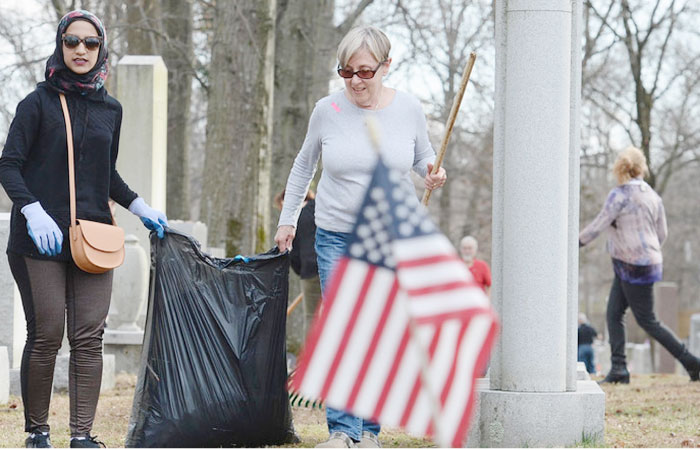 Nabiha Quadri and Gwyn Thorpe work together during a cleanup effort at Chesed Shel Emeth Cemetery in University City, Missouri. – AFP photos