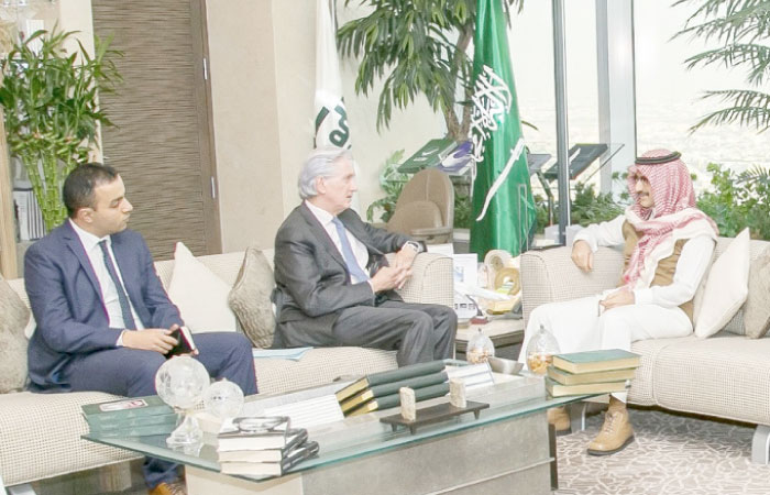 ‏Alwaleed receives French ambassador