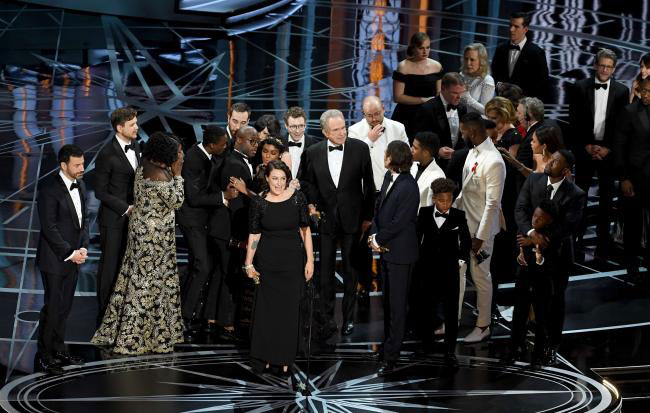 'Moonlight' wins best picture Oscar after major onstage gaffe