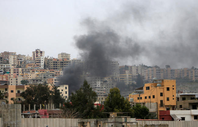 Clashes intensify in Palestinian camp in Lebanon, wound child