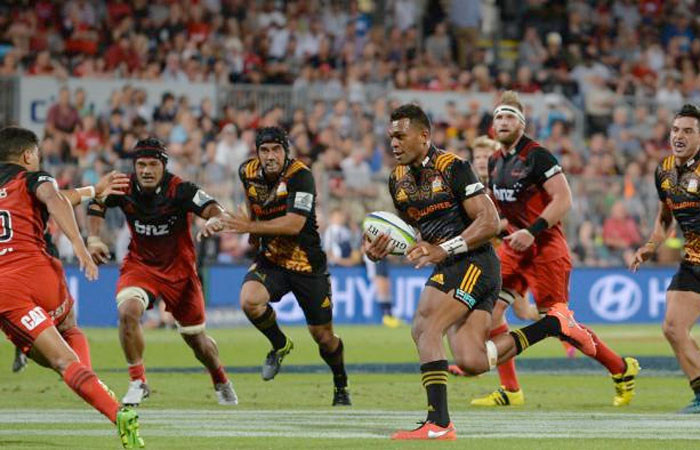 Seta Tamanivalu of the Chiefs runs through to score a try during the round one Super Rugby match between the Crusaders and the Chiefs at AMI Stadium.