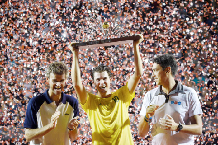 Dominic Thiem of Autria (C) celebrates next to former Brazilian tennis player Gustavo “Guga” Kuerten (L) and  Ricardo Falcao, Executive of Net (one of the Tour’s sponsors) after winning the final match against Spanish Pablo Carreno Busta, during the ATP World Tour 500 Rio Open at the Jockey Club in Rio de Janeiro, Brazil on Sunday.  Thiem won the final by 7-5, 6-4. — AFP