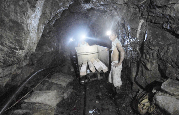 Miners push a trolley as they enter a cooperative mining site in the village of Mt. Diwata, Monkayo town, Compotela valley on the southern island of Mindanao, in this July 16, 2012 file photo. — AFP