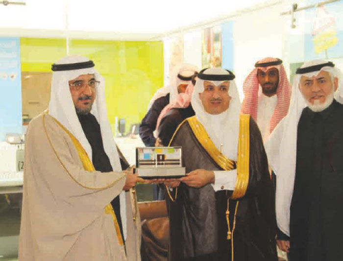 Onaizah mayor unveils the new Alinma Bank branch