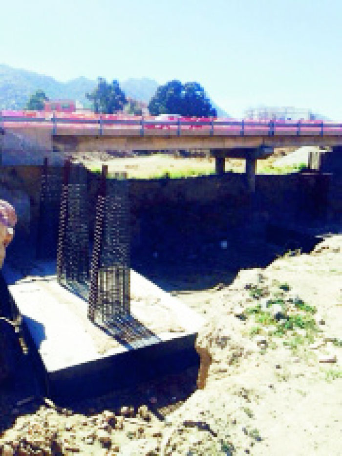 Road expansion projects in Maysan have been stalled for several years while its asphalted roads have been broken, claimed a resident. — Okaz photo