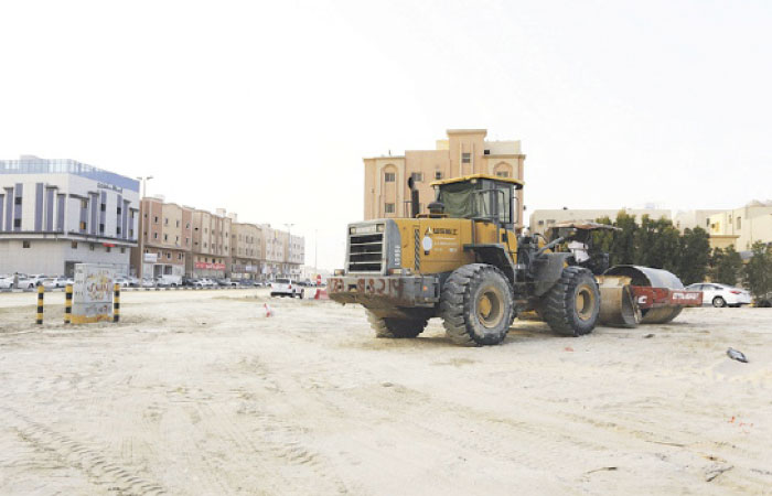 Huge trucks park along the streets, violating traffic rules and obstructing smooth movement of people in Taiba district in the west of Dammam. — Courtesy photo