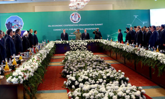 Pakistan hosts 10-nation regional economic summit