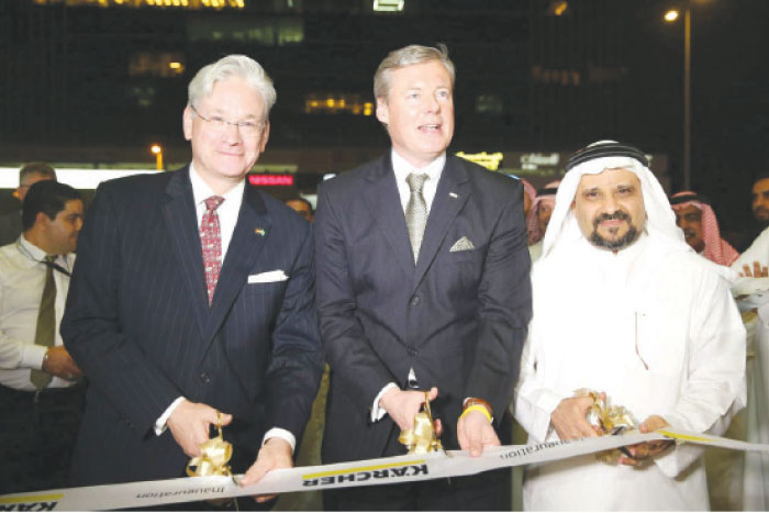 Sheikh Amin Juffali, JTECO Chairman; Hartmut Jenner, CEO & Chairman of the Management Board of the Kärcher Group; and Holger Ziegeler, Consul General of the Federal Republic of Germany, led the ribbon-cutting ceremony