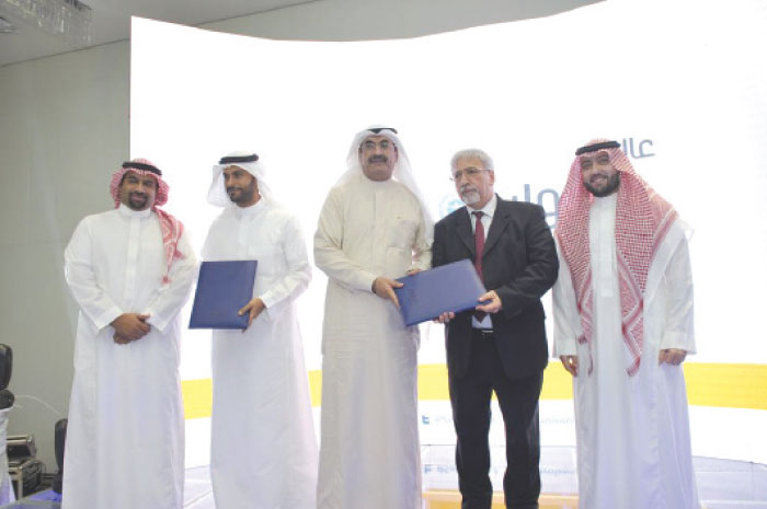 Rayan Fayz(far left), Tarik Ismail (far right) and Fareed Bushehri (second right) honor participants