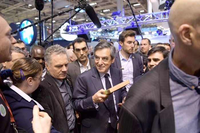 French presidential election candidate for the right-wing Les Republicains (LR) party Francois Fillon (C) looks on as he visits the Paris' International Agriculture Fair. — AFP