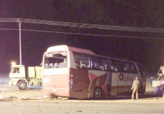 The bus carrying Jordanian pilgrims at the scene of the accident. — Okaz picture