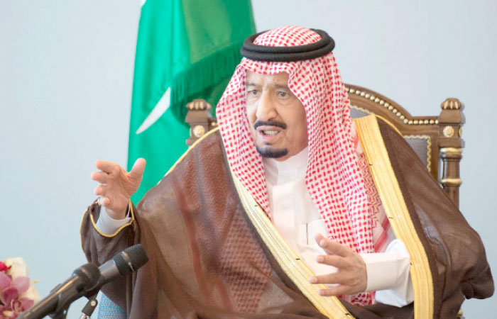 Custodian of the Two Holy Mosques King Salman addresses on Tuesday a group of Saudi scholarship students studying in Malaysia and Malaysian students who graduated from Saudi universities. — SPA