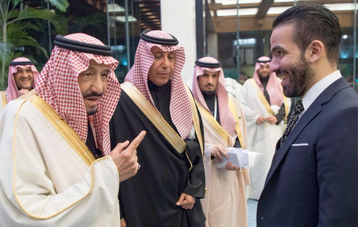 Custodian of the Two Holy Mosques King Salman receives on Friday a group of Saudi students on scholarship in China. - SPA