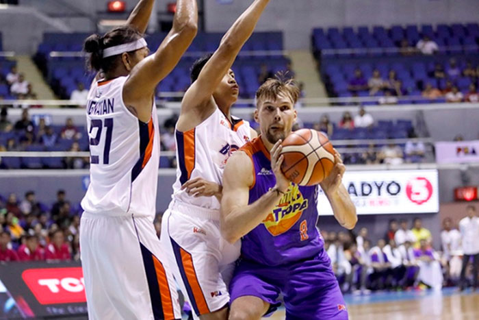 NBA veteran and TNT import Lou Amundson, playing in his first overseas tournament, gets double-teamed by two Meralco defenders in their PBA Commissioner's Cup game at the Smart-Araneta Coliseum Friday night.