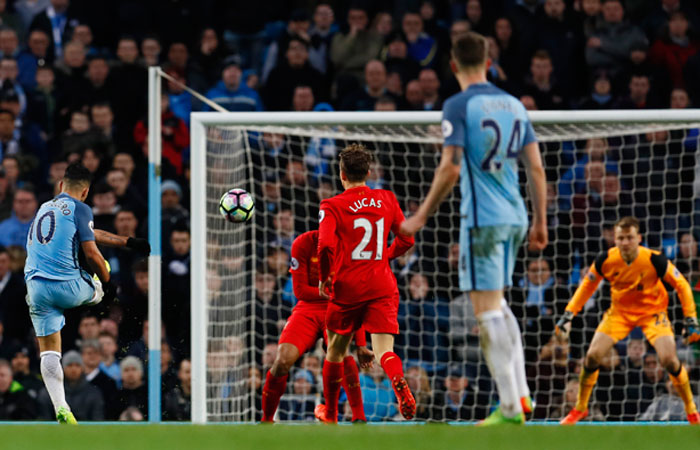 Manchester City's Sergio Aguero misses a chance to score against Liverpool during their Premier League match at the Etihad Stadium Sunday. — Reuters