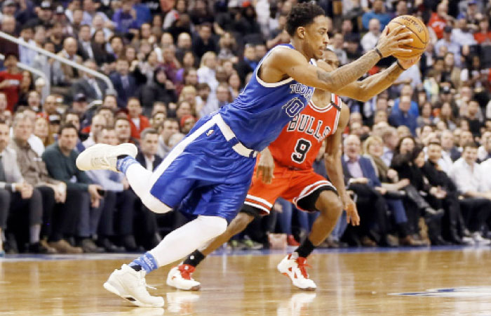 Toronto Raptors’ guard DeMar DeRozan (L) steals the ball off of Chicago Bulls’ guard Rajon Rondo during their NBA game at the Air Canada Centre in Toronto Tuesday. — Reuters