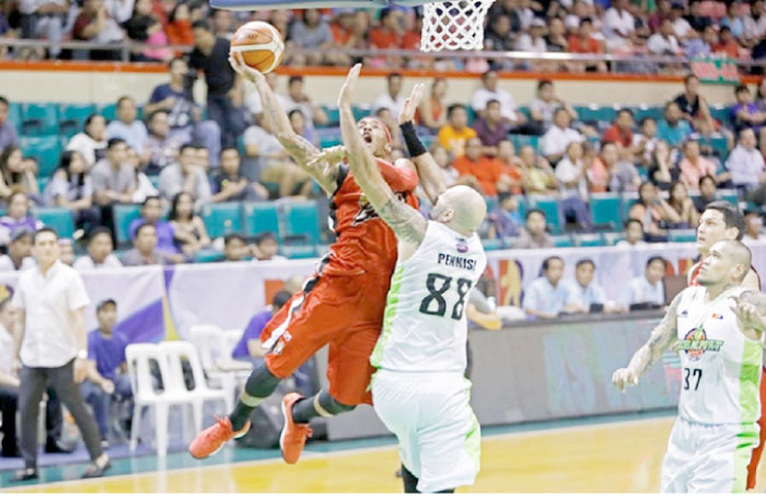 Alaska’s Calvin Abueva goes up against GlobalPort’s Mick Pennisi in their 2017 PBA Commissioner’s Cup game at the Cuneta Astrodome Saturday night.
