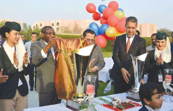 IDB Vice President Mansur Muhtar, IRTI Director General Prof. Mohamad Azmi Omar and IDB Vice President Sayed Aqa unveiling the Super League trophies during the opening ceremony at IDB headquarters in Jeddah.