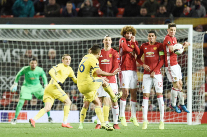 Rostov’s midfielder Christian Noboa (C) curls a last minute freekick around the Manchester United defensive wall during their UEFA Europa League match at Old Trafford Stadium in Manchester Thursday. — AFP