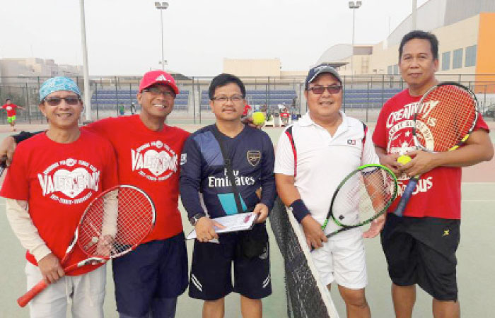 The category Legend doubles players (from L) Gary Bautro, Pol Fernandez, Ariel Domingo (umpire), Ruben Alzate and Ali Callanta