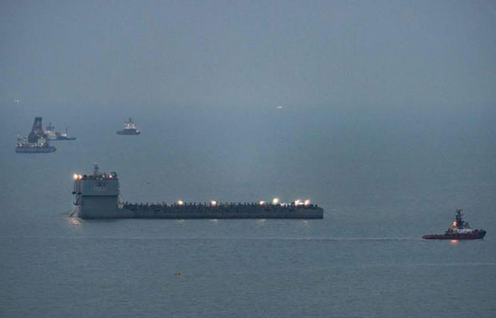 A Chinese salvage vessel, center, undertakes recovery operations on the wreck of the submerged Sewol ferry, off the island of Donggeochado, Sout Korea, on Wednesday. — AFP