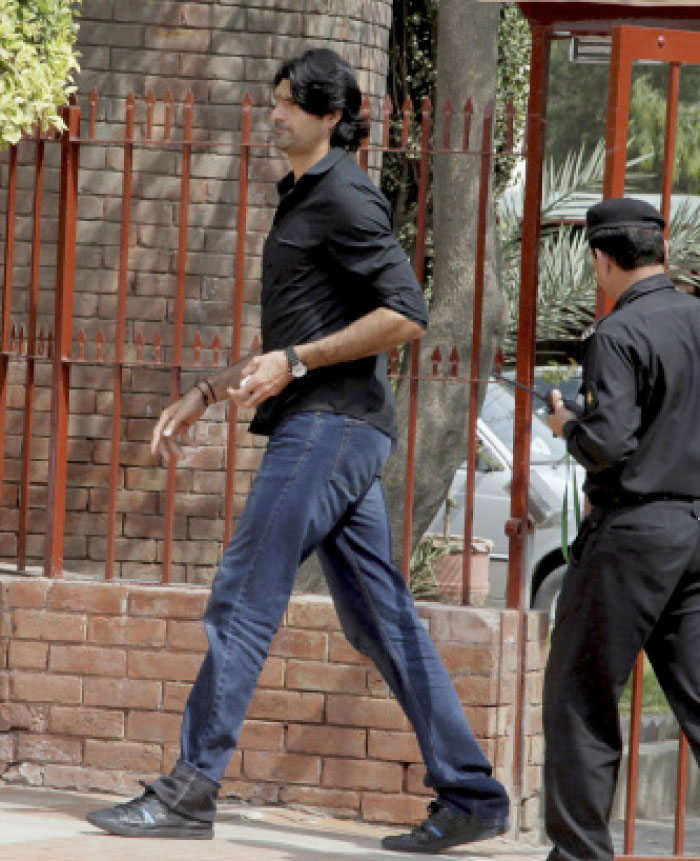 Pakistan’s fast bowler Mohammad Irfan arrives at the Pakistan Cricket Board headquarters in Lahore, Pakistan, Tuesday.  — AFP