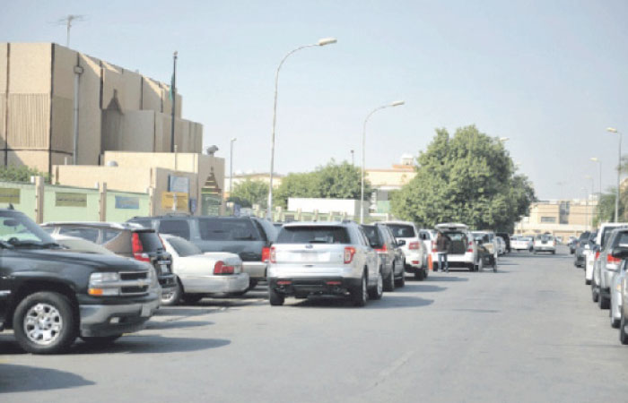 Motorists stop their vehicles in random and chaotic ways blocking some streets and causing traffic jams. — Courtesy photo
