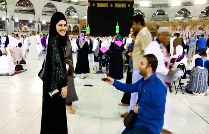 A Turkish TV correspondent proposes his wife in Grand Mosque