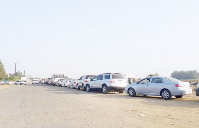 Kilometer-long lines are seen outside the Motor Vehicle Periodic Inspection center in Jazan as the authorities have started strictly enforcing the vehicle testing rules. — Okaz photo