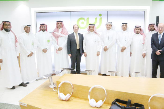 CITC Governor Dr. Abdulaziz Salem Al-Rwais with Zain Executive Leadership team