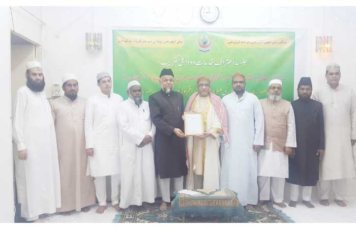 Maulana Mohammed Naveed Afroze presents certificate to Mohd Abdul Rashhed Sabri. Maulana Mohd Abdul Salam Aziz, Hafiz Nizamuddin Gouri, Mohd Rashid Sabri, Mohd Maslahuddin Jawed, Mohd Saleem Qadri and others are in the picture. — Courtesy photo