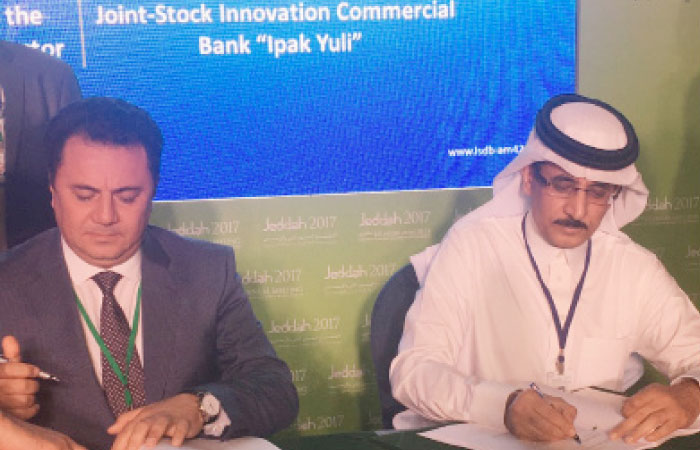 The CEO of ICD Khaled Al-Aboodi and Alisher Mirzaev, acting Chairman of the Management Board on behalf of OJSI Ipak Yuli Bank, sign the agreement