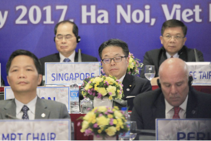 Japanese Trade Minister Hiroshige Seko, center, Vietnamese Trade Minister Tran Tuan Anh, bottom left, Peruvian Trade Minister Eduardo Ferreyros, bottom right, Singaporean Trade Minister Lim Hng Kiang, top left, and unidentified Taiwanese trade representative attend a press conference a press conference after the Asia-Pacific Economic Cooperation (APEC) trade ministerial meeting in Hanoi, Sunday,. The Pacific Rim trade ministers meeting in Vietnam have committed to move ahead with the Trans Pacific Partnership trade pact after the United States pulled out. — AP