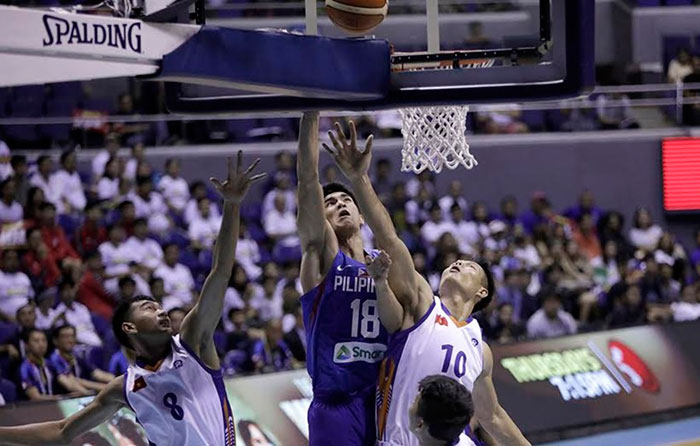 Gilas Pilipinas' Troy Rosario goes hard to the basket off two Vietnamese defenders in the nightcap of the 2017 SEABA Championship at the Smart-Araneta Coliseum Wednesday night.
