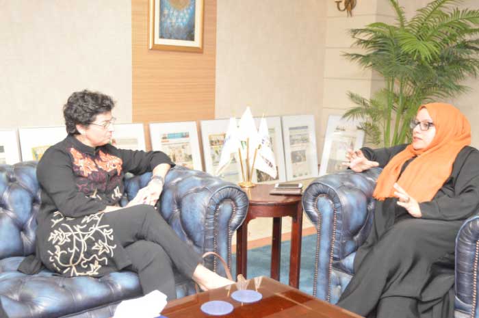 Ms. Arancha Gonzalez, executive director of the International Trade Center — the joint agency of the United Nations and the World Trade Organization,  holds talks with Saudi Gazette Editor-in-Chief Somayya Jabarti at the newspaper’s office in Jeddah, Monday.