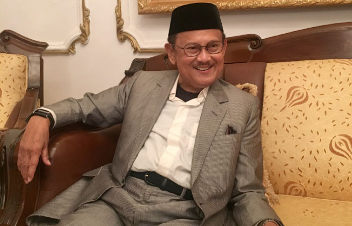 Bacharuddin Jusuf Habibie, former Indonesian president, in a relaxed mood during an interview with Saudi Gazette in Jeddah, recently. — SG photo by Fatima Muhammad